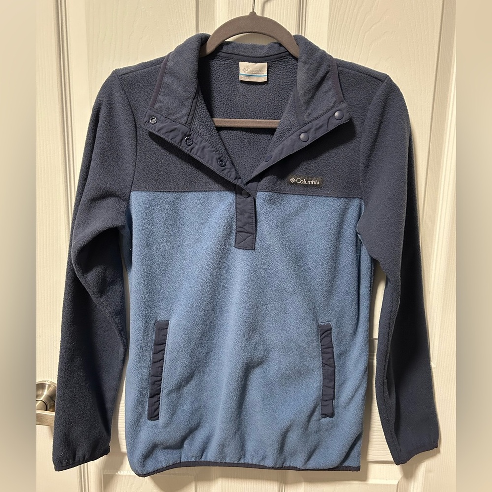 Columbia Blue Pull Over (Small)